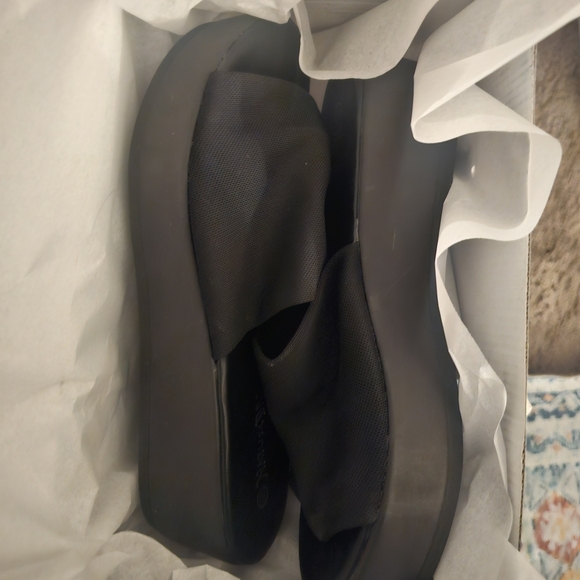 Nature Breeze Sleek Black Platform Slides - Picture 7 of 8